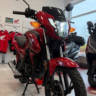 🎄Ježíšek letos vozí dárky na CB125F 2026!🎄 Ideální dárek pro vašeho mladého jezdce – lehká, úsporná a s 6letou zárukou