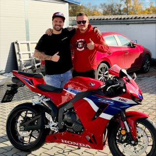 Další kousek do rodiny 🔥 CBR600RR ❤️‍🔥 @bikes4life_racing Gratulujeme a těšíme se, až se potkáme na okruhu v příští sezóně 🏁💪