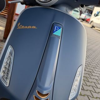 Vespa Oficina je tady! Přijďte se podívat do našeho showroomu a objevte styl, který nikdy nezestárne. 🛵💫